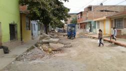 Piura: hace 3 semanas abrieron zanja en pista y la dejaron así