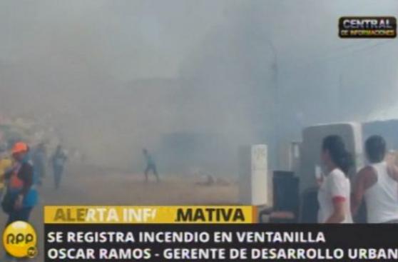 Ventanilla: 12 unidades de bomberos intentan controlar incendio