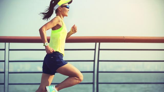 8 artículos útiles para correr de día o de noche
