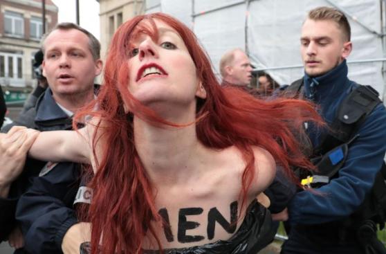 Francia: Protesta feminista contra Le Pen durante los comicios