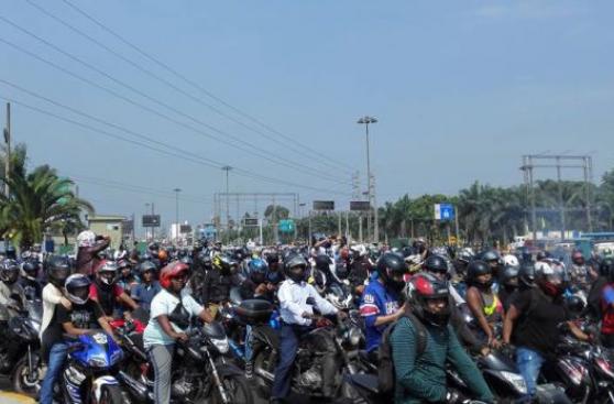 Motociclistas rechazan prohibición de circular en Evitamiento