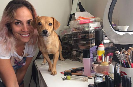 Adoptar a Frida le cambió el ritmo a Cynthia La Maquilladora