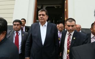 Alan García regresó al Perú y se reunió con dirigencia aprista