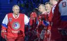 Putin no solo es un experto en judo, también da pelea en hockey