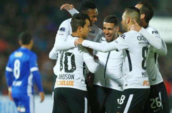Corinthians ganó 2-1 a U. de Chile y avanzó en Sudamericana