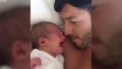 Papá duerme a su bebe con esta sencilla y sorprendente técnica