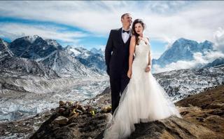 Pareja estadounidense se casa en el monte Everest