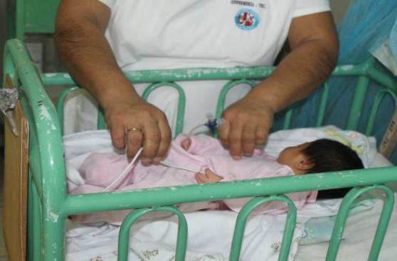 Piura: bebé de madre fallecida por dengue bajo observación