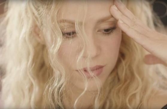 Shakira presentó su último videoclip "Me enamoré" en YouTube