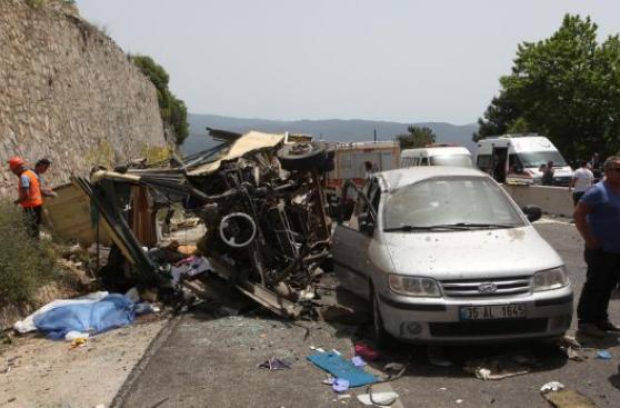 Turquía: Accidente de autobús turístico deja 20 fallecidos