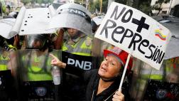 Venezuela: Manifestantes retuvieron a policías por diez horas