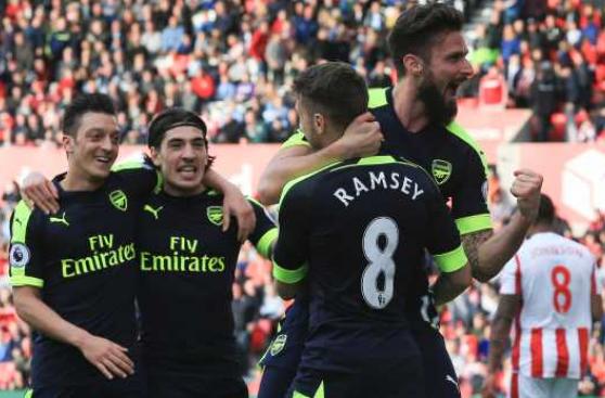 Arsenal ganó y aprieta lucha por los cupos a Champions League