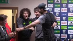Conte fue 'secuestrado' de conferencia por Costa y David Luiz