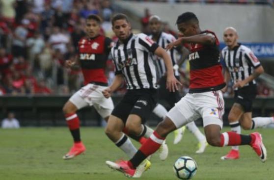 Flamengo empató 1-1 ante Atl. Mineiro en inicio de Brasileirao