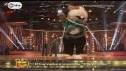 "El gran show": 'cuy' sufrió caída en programa en vivo [VIDEO]