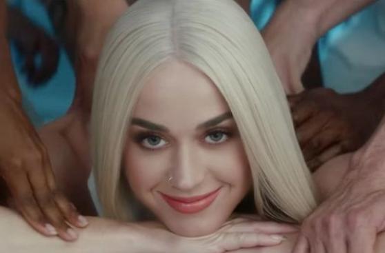 Katy Perry presenta "Bon Appétit", su más reciente videoclip