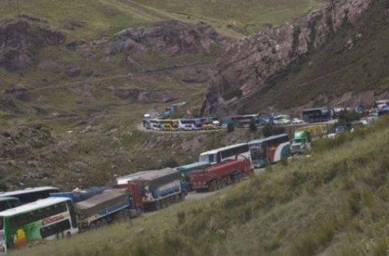 Pasco: ocho muertos y 25 heridos deja choque de bus y camión