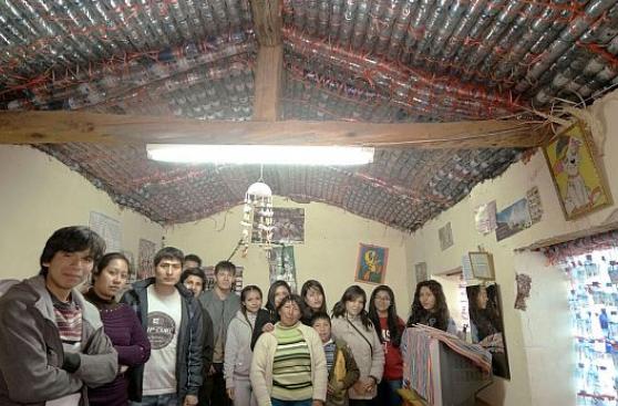 Peruanos crean 'casas abrigadas' para combatir las heladas