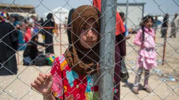 Con hambre y miedo: Miles de refugiados huyen de Mosul [FOTOS]