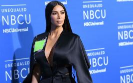 Kim Kardashian y su hermana Khloé se lucen en gala de NBC