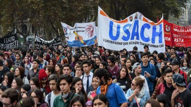 Chile: ¿Qué es el CAE y por qué los estudiantes piden su fin?