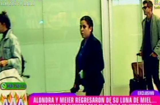 Alondra y Christian Meier, captados juntos en el aeropuerto
