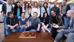 Mark Zuckerberg festejó su cumpleaños en la sede de Facebook