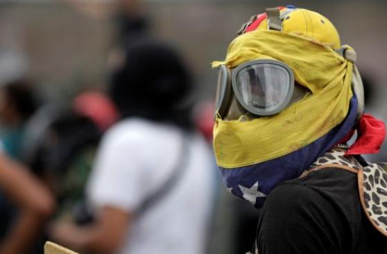 Plantón contra Maduro degenera en violencia que deja 2 muertos