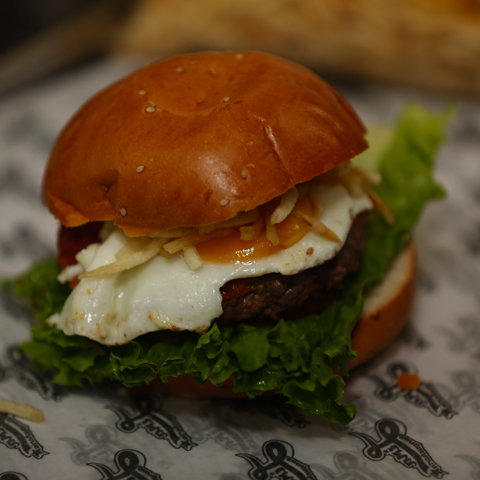 Una hamburguesa lista para comer.