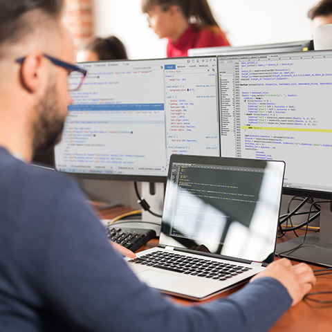 La empresa posee un alto componente tecnológico debido a que usan herramientas como Machine Larning y Big Data que les permite predecir el desempeño del colaborador antes de ser contratado.
