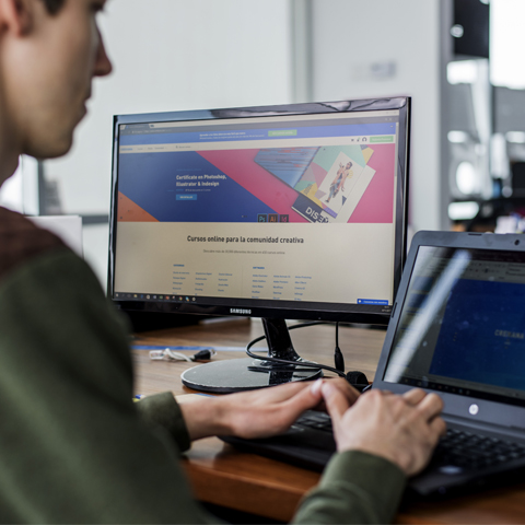 Crehana es una plataforma online que ofrece cursos de la industria creativa.