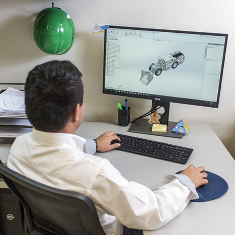 Para seguir innovando, Resemin ha comprado la tecnología de una empresa alemana con el fin de fabricar scoops, unos vehículos para la recolección del desmonte producido al hacer los túneles.