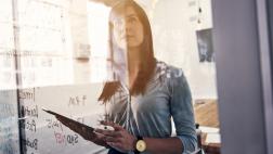 ¿Qué normas a favor de la mujer se practican en las empresas?