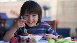 Estos alimentos ayudarán a que tus hijos rindan bien en el cole