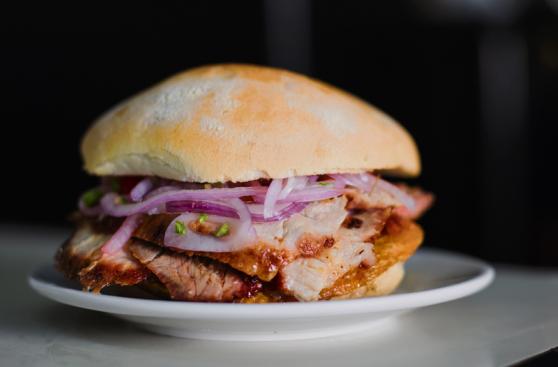 Día del Chicharrón: aprende a preparar este sabroso sánguche