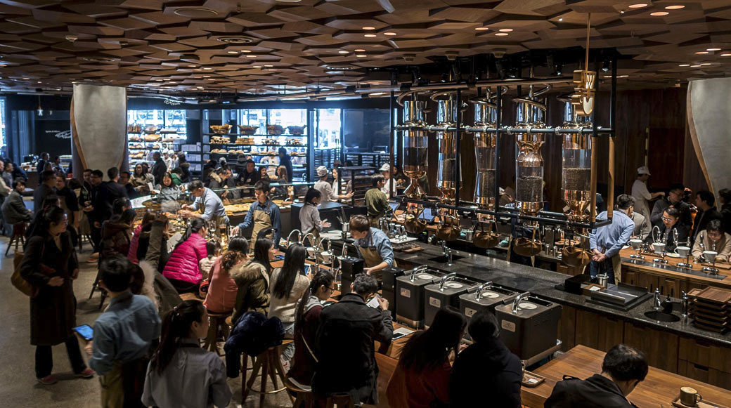 Starbucks inaugura su local más grande del mundo en Shanghái