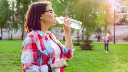 ¿Por qué es importante consumir agua para nuestro organismo?