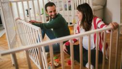 ¿Bebé en camino? Aprende cómo adaptar la habitación del hermano mayor