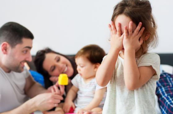 Celos entre hermanos: Consejos para evitar un conflicto en casa