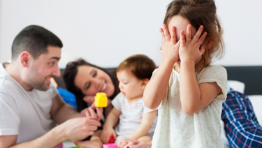 como tratar a un niño celoso de su hermana como tratar a un niño celoso de su hermana
