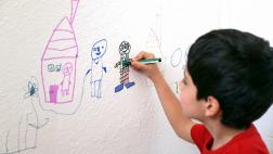 ¿Es posible tener paredes limpias con un niño pequeño en casa?
