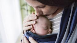 Mamá canguro: ¿Cuáles son las ventajas de portear a tu bebé?