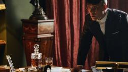 5 series de Netflix donde el whisky es el gran protagonista