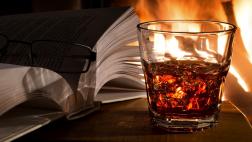 ¿Qué leer mientras te tomas un vaso de whisky?