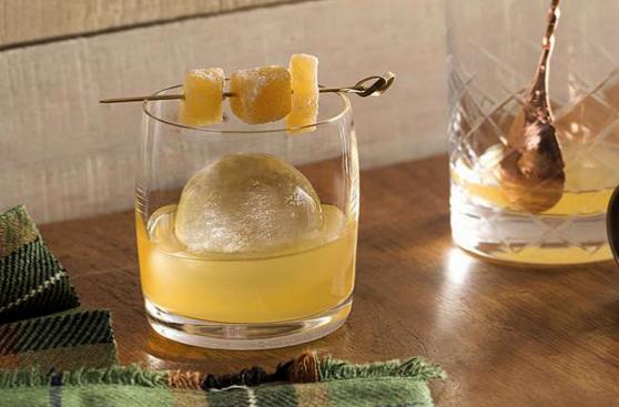 Cócteles con whisky que refrescarán tu verano