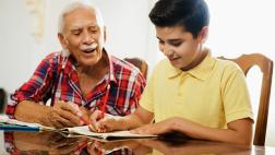 ¿Cómo integrar al adulto mayor en las actividades del hogar?
