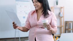 ¿La maternidad es una barrera en el trabajo?