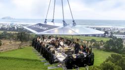 Dinner in The Sky: un lujo servido a 45 metros de altura