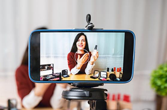 Influencers: ¿cómo reconocer si promocionan publicidad pagada?